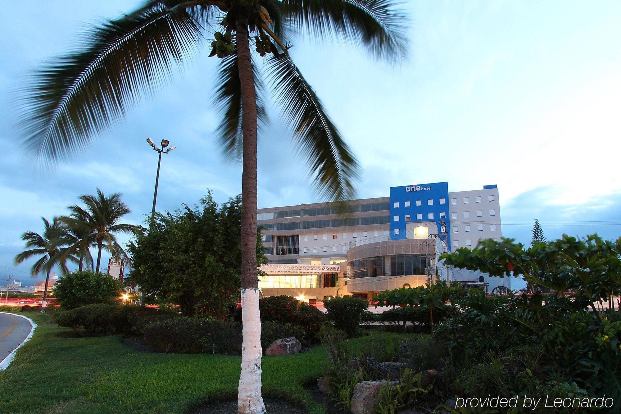 One Puerto Vallarta Aeropuerto 호텔 외부 사진