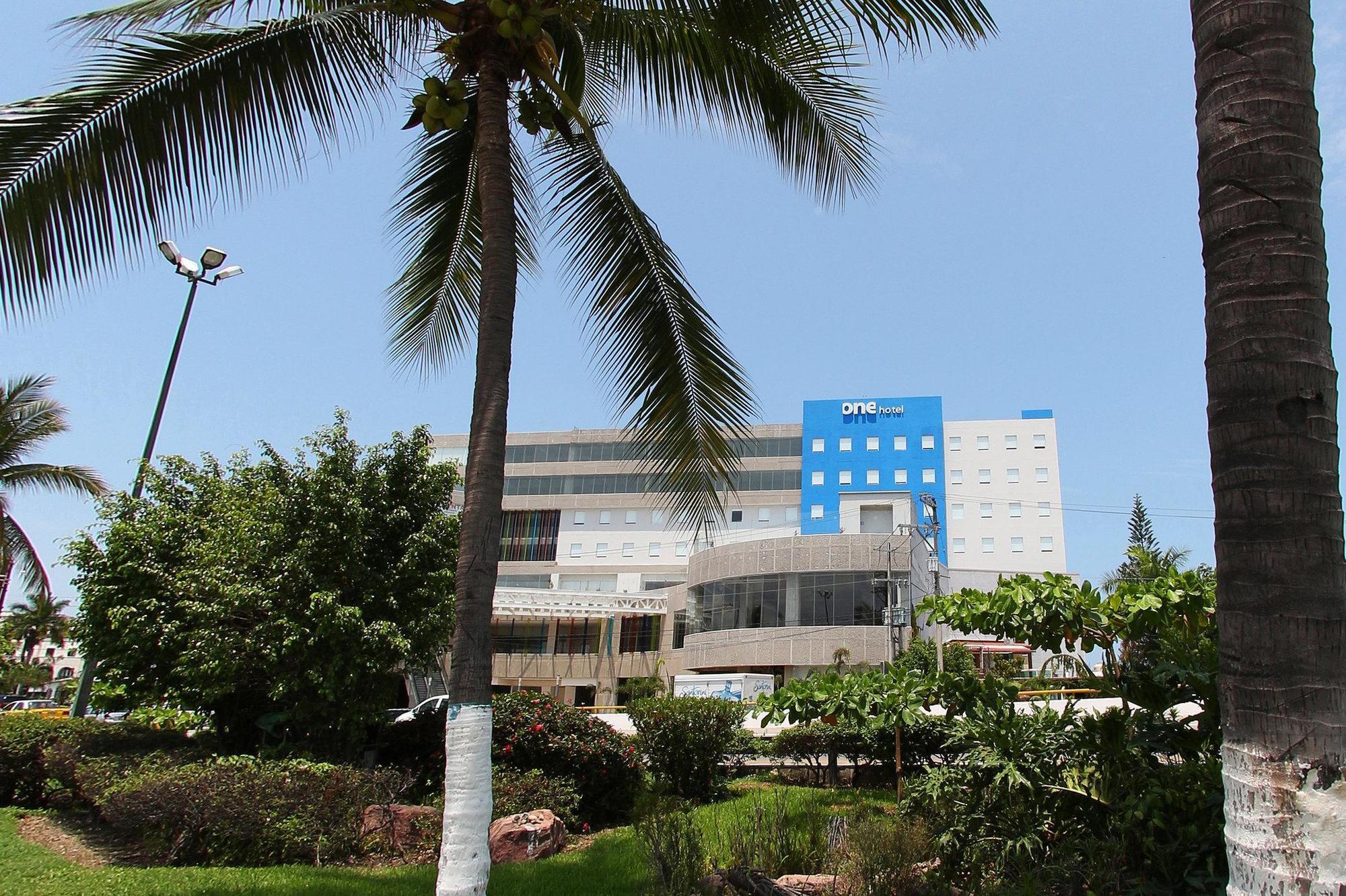 One Puerto Vallarta Aeropuerto 외부 사진