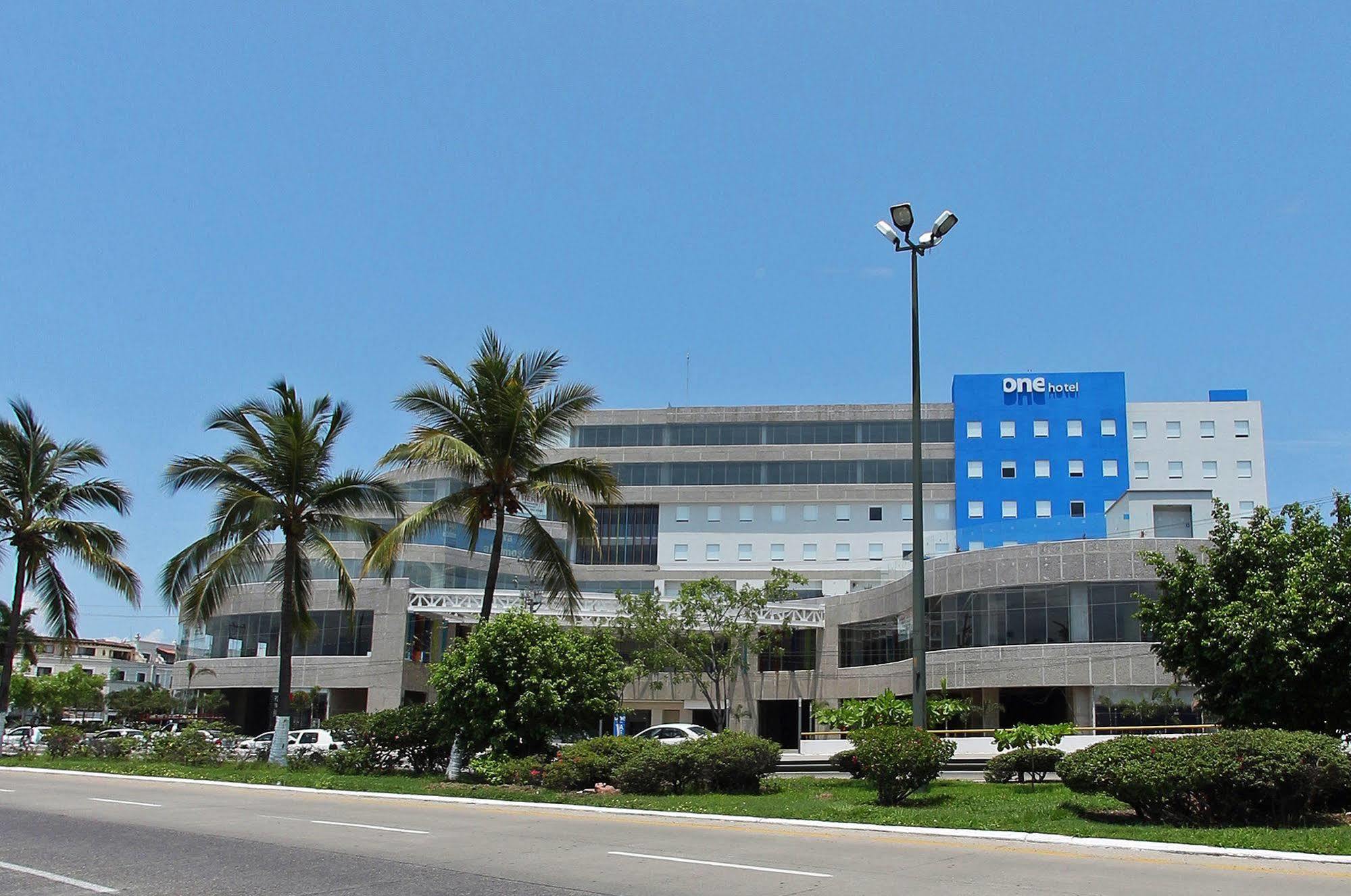 One Puerto Vallarta Aeropuerto 외부 사진